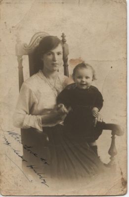 Gladys Killeen with her mother
